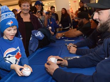 blue jays visit a smash hit at newmarket mall blue jays visit a smash hit at newmarket mall