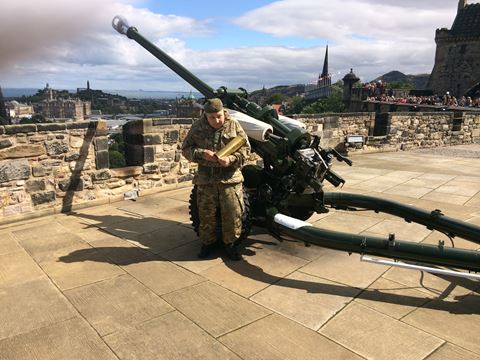 Brampton Man Fires Historic One O Clock Gun In Scotland Bramptonguardian Com