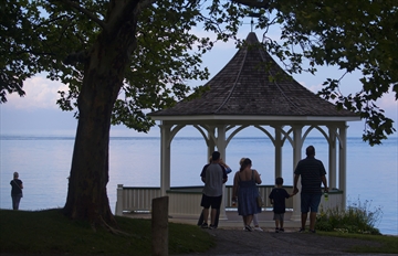 NOTL%20Apr21%20Tourists_Content.jpg