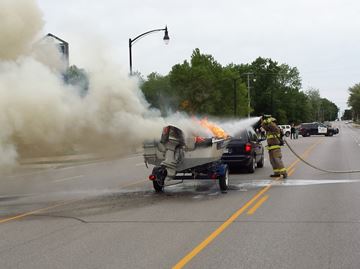 Boat catches fire in Collingwood - Simcoe.com