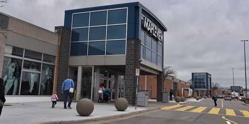 shoe stores in mapleview mall