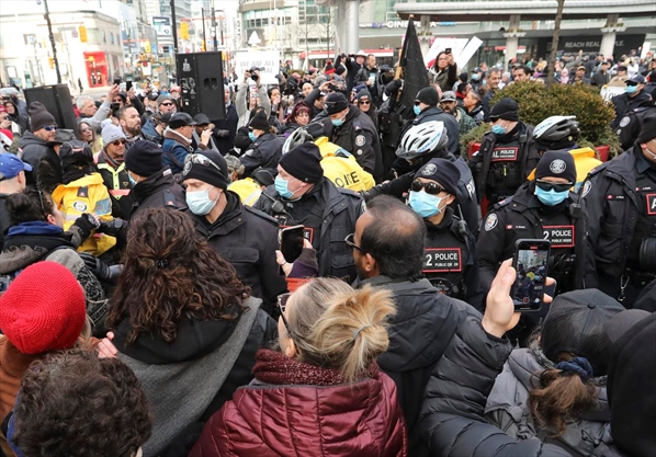 Organizers Arrested Following Large Anti Lockdown Protests In Downtown Toronto Toronto Com