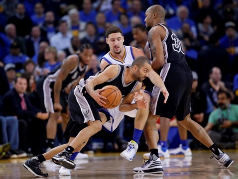 
	Curry does it all again as Warriors dismantle Spurs, 120-90
