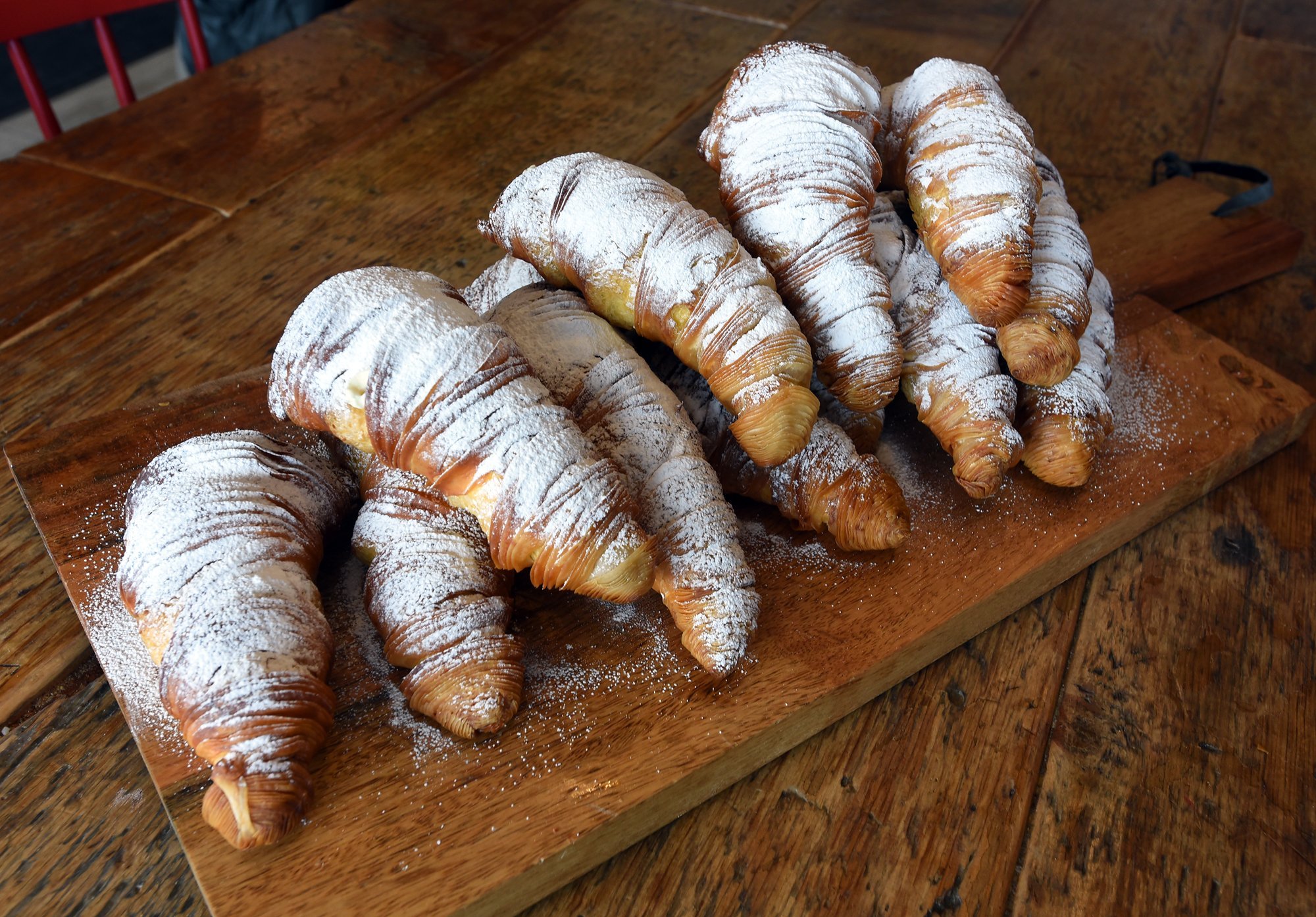 Lamanna S Serves Up Toronto S Largest Pizza Slice And Rich