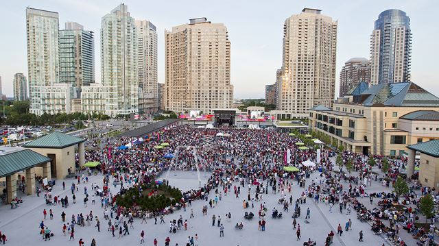 Lots of red and white as Mississauga celebrates 2016 Canada Day