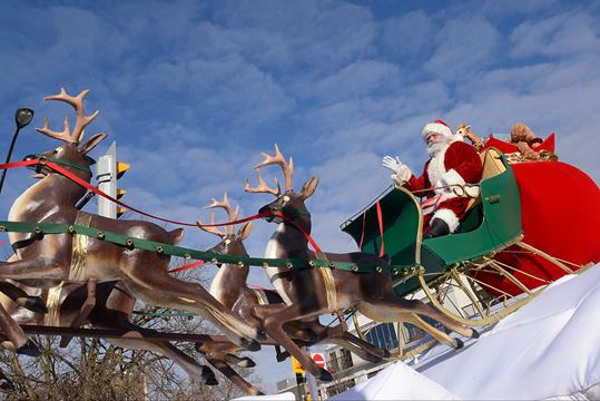 Santa Claus Arrives In Oakville 