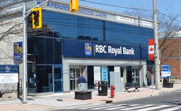 Royal_Bank_555_Concession_Street_April_2
