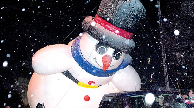 newcastle santa claus parade draws thousands newcastle santa claus parade draws thousands