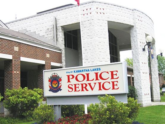 Officer interrupts Lindsay business B&E, arrest made  MyKawartha.com