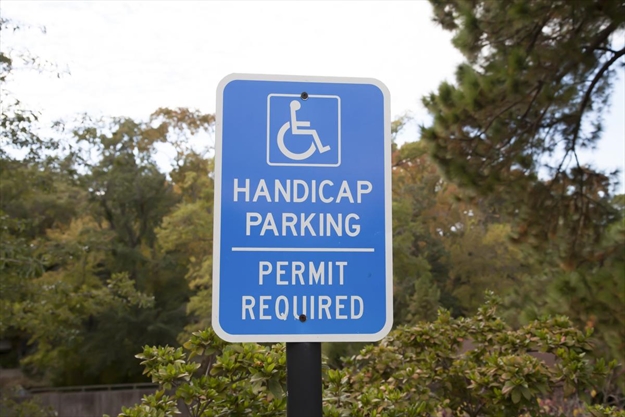 Amazon driver paralyzed after dispute over handicapped parking spot | literacybasics.ca