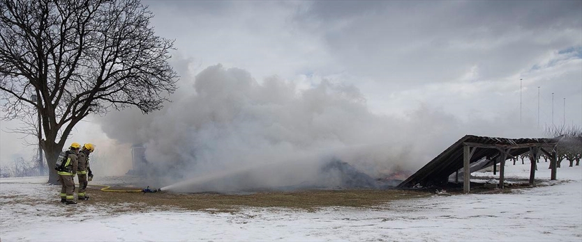 PHOTOS: Flames consume Lincoln barn | StCatharinesStandard.ca