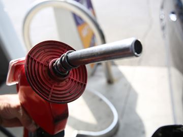 Durham police have endorsed a call by a provincial law-enforcement association for a new law that would require Ontario motorists to prepay before filling up with gasoline.