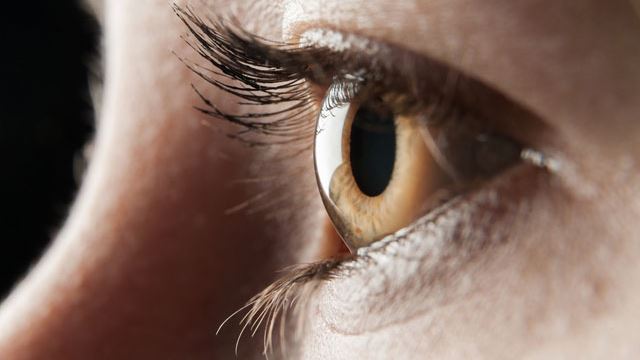 6-bad-habits-that-are-hurting-your-eyes-bramptonguardian