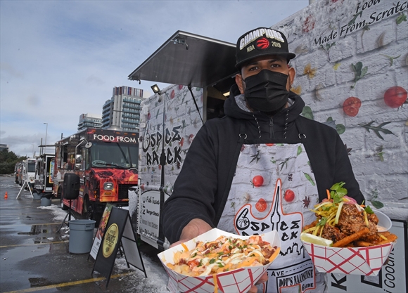 Neighbourhood Eats Richmond Hill S Hillcrest Mall Rolls Out Street Eats Market In Parking Lot Toronto Com