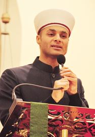 Muslim scholar draws crowd for presentation