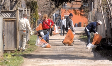 16_apr21_alley_cleanup_D2X_0256_Content.