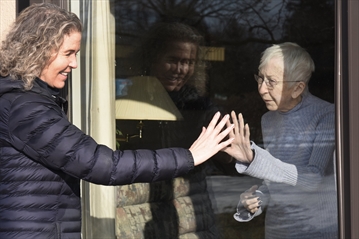 AAlzheimersMomEssentialVisitor011421ss_C