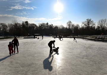 outdoor%20skating1_Content.jpg