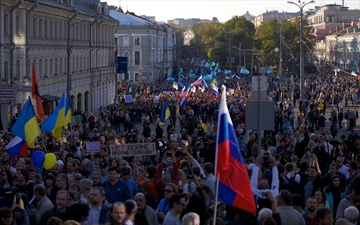 Thousands march in Moscow against Ukraine fighting-Image1
