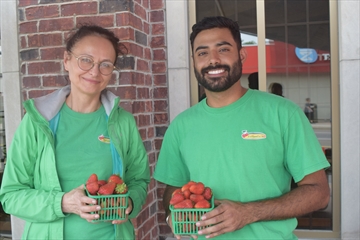 StrawberryFolkFestFruitlandFarms_Content